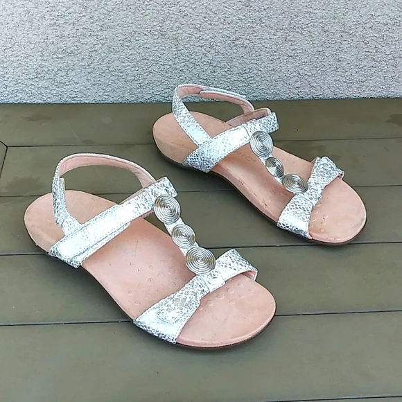 VIONIC Sandals - Picture 9 of 12